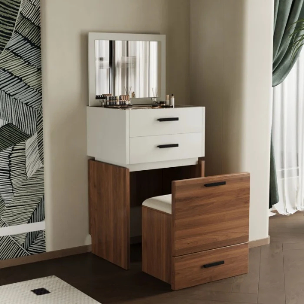 GlossedUp Vanity