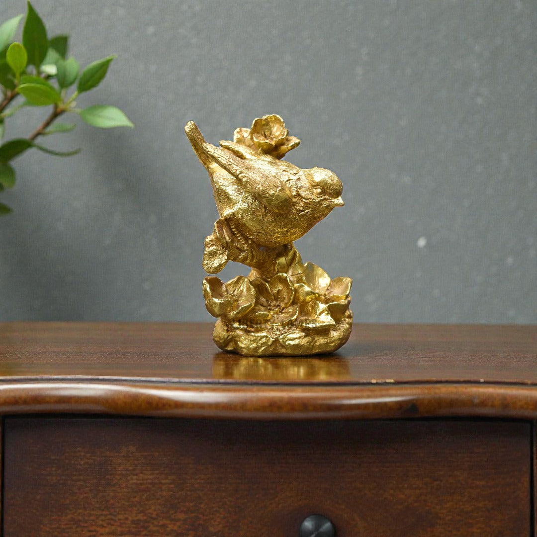 Gold Rim Table Decor