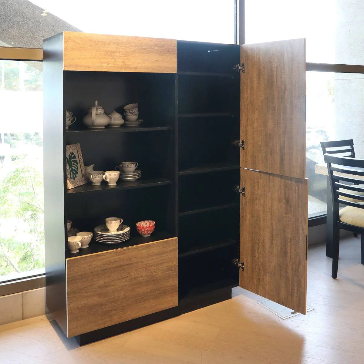 Veintly Décor & Crockery Unit