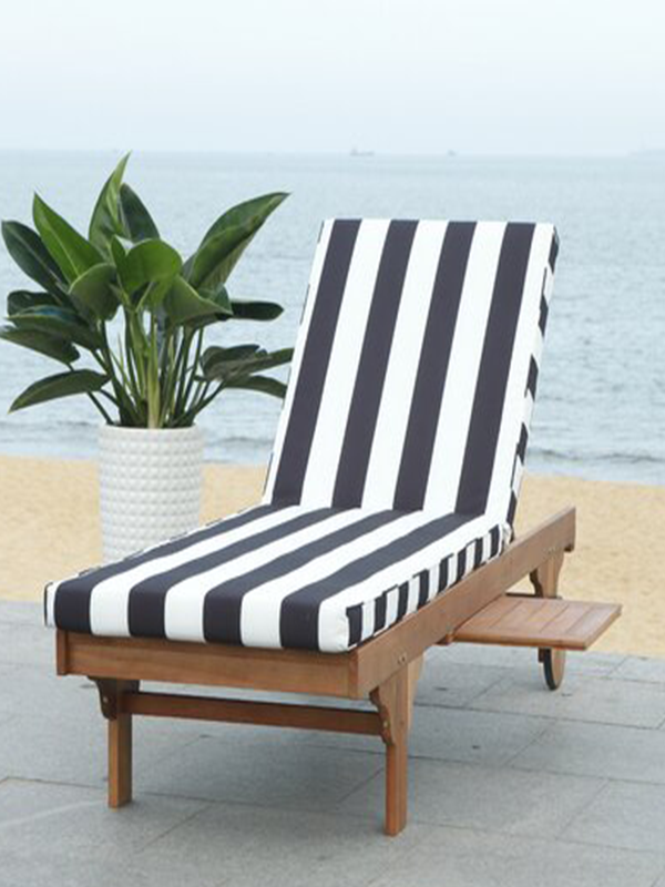 Zebra Lounge Chair in Yellow Pine